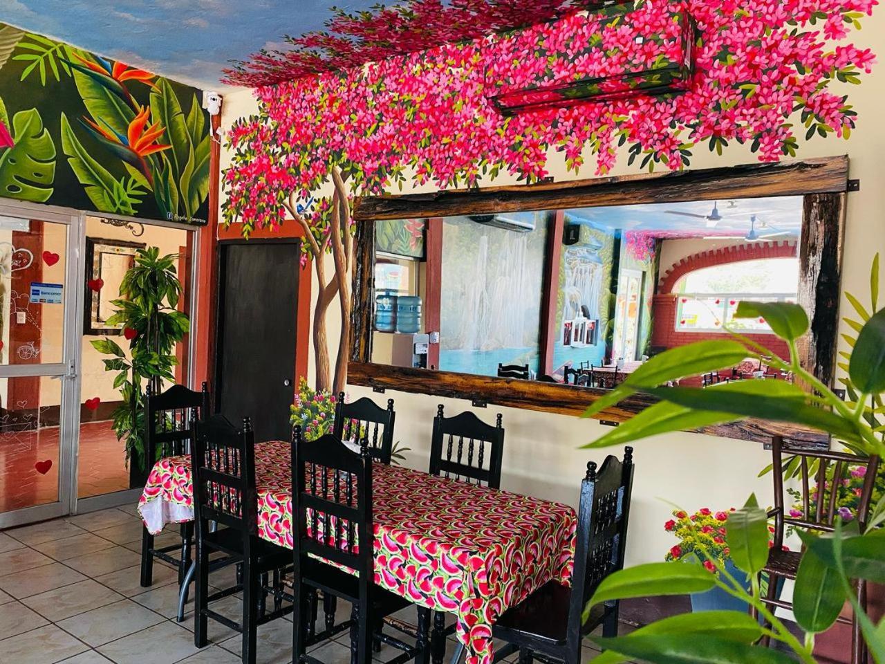戴尔瓦勒酒店 El Naranjo  外观 照片